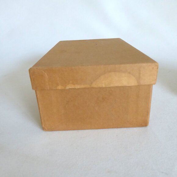 ANTIQUE VINTAGE 1940’s WHITE LEATHER BABY SHOES IN ORIGINAL BOX USED ODDITY - Picture 13 of 16